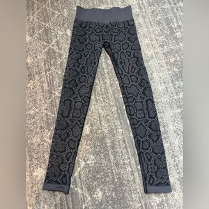 Varley Women’s Seamless Black and Gray Snakeskin Printed Leggings Size XS